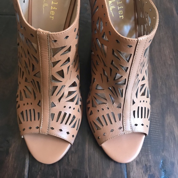 *SOLD* Artelier Nicole Miller Nude Cut Out Wedges - Picture 4 of 7